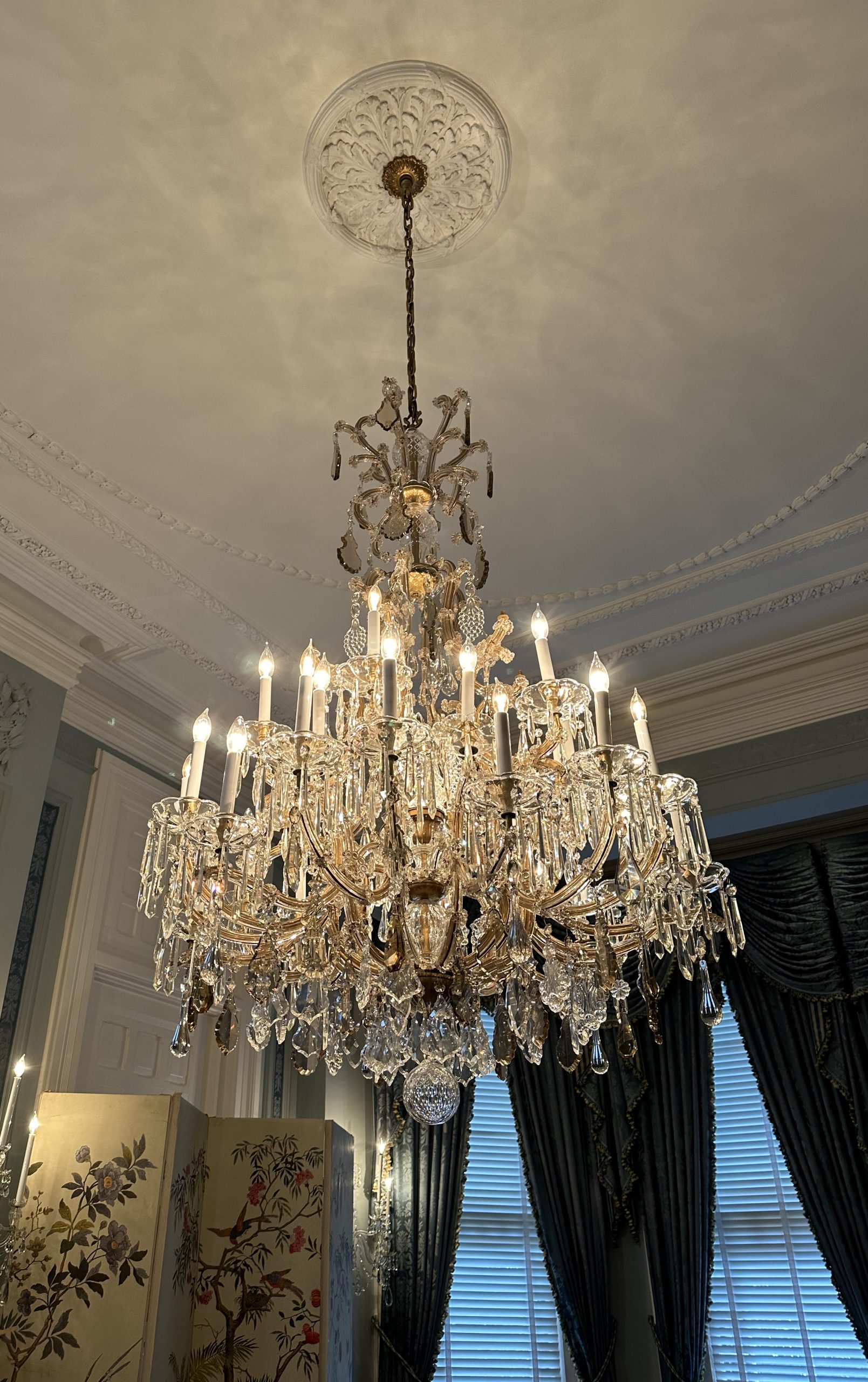 North Carolina Executive Mansion and dining room chandelier