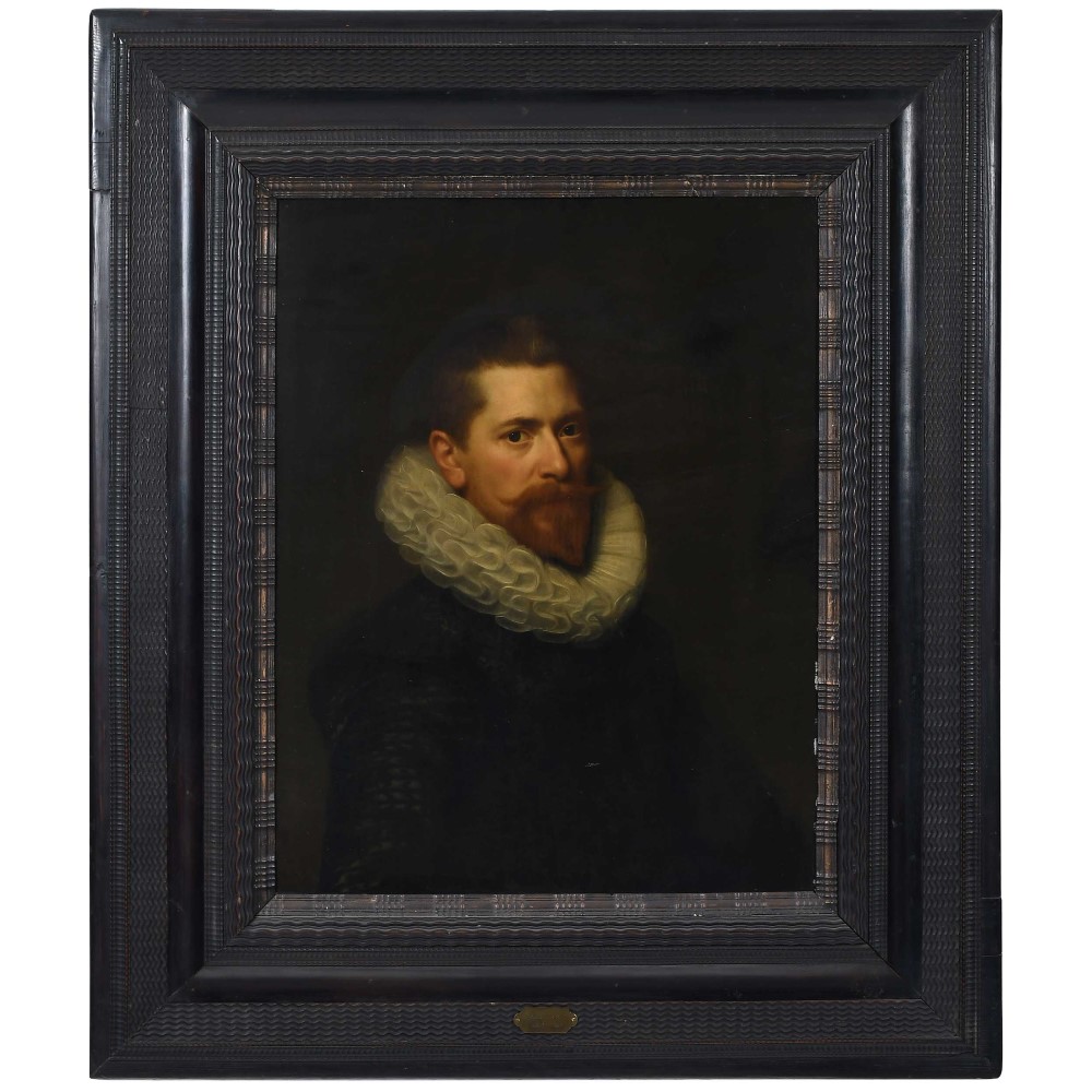 32970613 Chippendale Carved And Figured Mahogany Bonnet-Top Chest-On-Chest